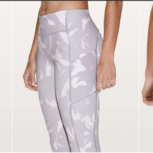 Lululemon Speed Up Tight 28" *Full-On Luxtreme
Flower Pop White Silver Lilac